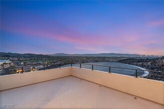 350 Solitude Peak Ln in Henderson, NV - Foto de edificio - Building Photo