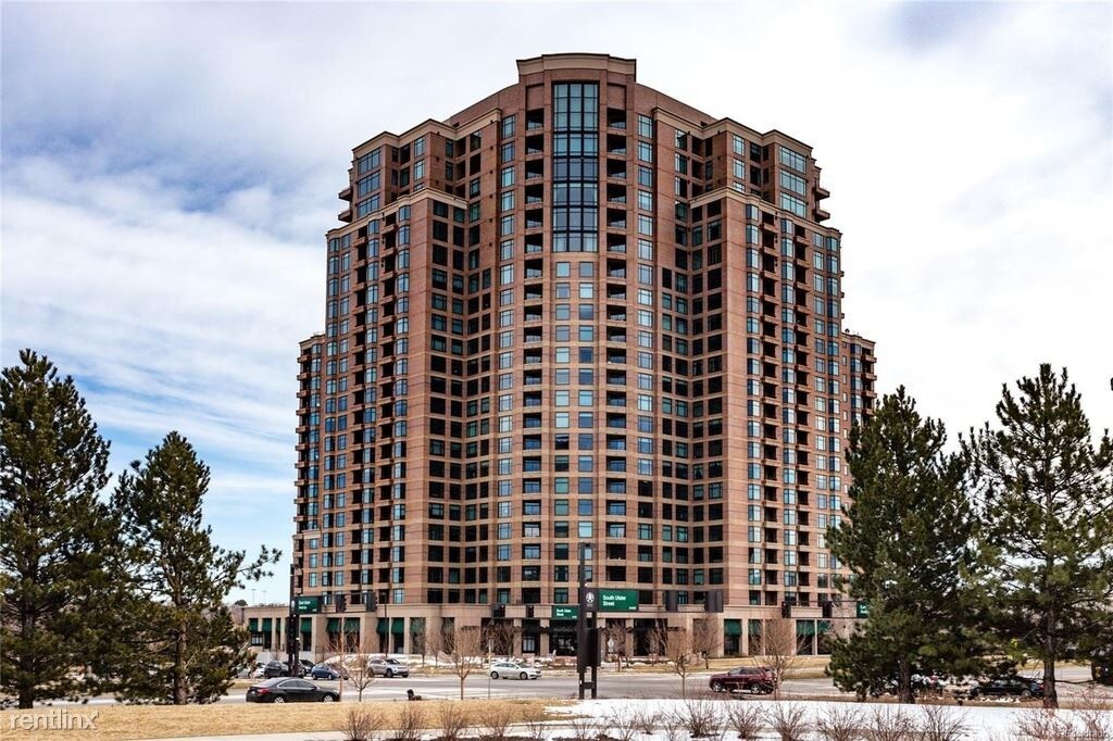 8100 E Union Ave in Denver, CO - Foto de edificio