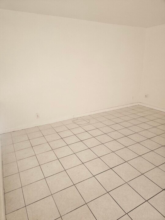 4140 NW 30th Terrace in Lauderdale Lakes, FL - Building Photo