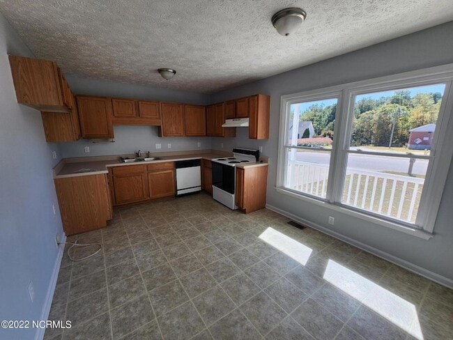 3550 Lubbock Dr in Hope Mills, NC - Building Photo - Building Photo