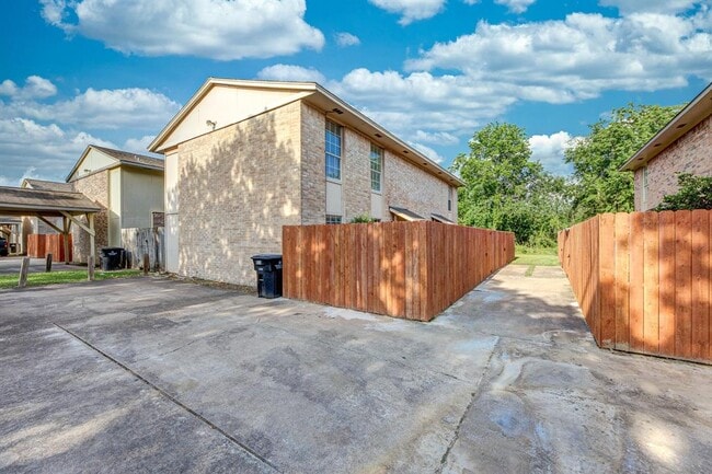1906 Avenue B in Katy, TX - Building Photo - Building Photo