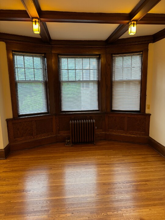 1049 Goodrich Ave in St. Paul, MN - Building Photo