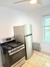 71 Ayrault St, Unit 3 in Providence, RI - Foto de edificio - Building Photo