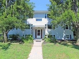 7 Lovefield St in Easthampton, MA - Building Photo