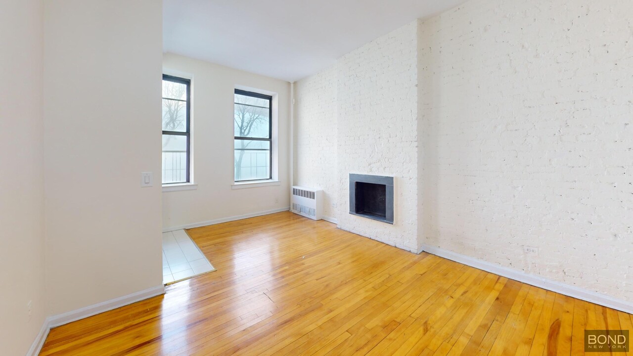 434 E 89th St in New York, NY - Building Photo