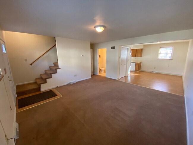 124 Karen Way in Weirton, WV - Foto de edificio - Building Photo