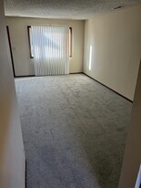 1408 E 27th Ave in Hutchinson, KS - Building Photo