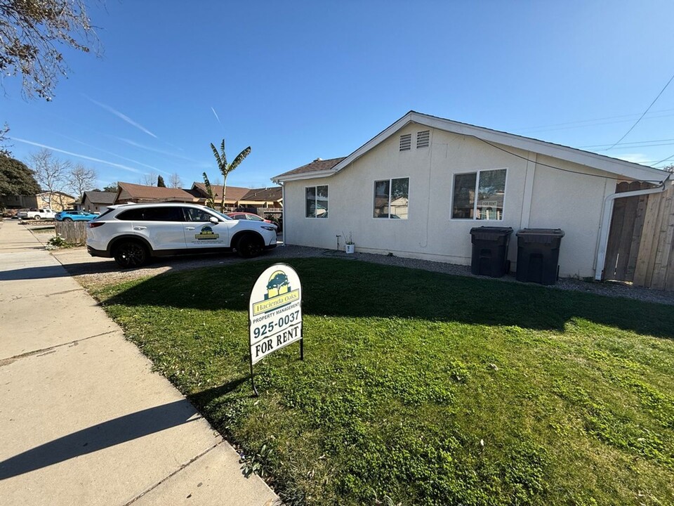 602 E Grant St in Santa Maria, CA - Building Photo