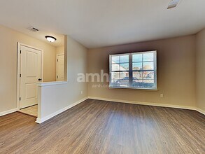 1229 Carlton Ridge Dr in Cordova, TN - Foto de edificio - Building Photo