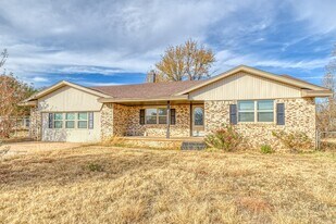 1108 US Hwy 277 in Ninnekah, OK - Building Photo