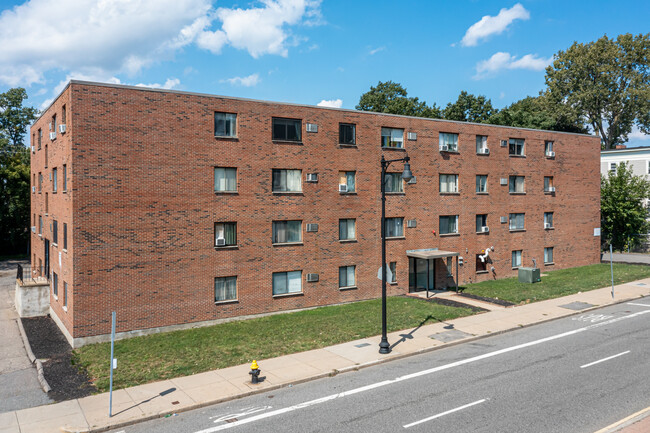 Hyde Park Ave in Jamaica Plain, MA - Foto de edificio - Primary Photo