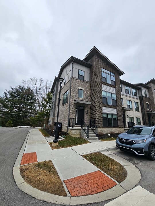 11576 Fulham St in Carmel, IN - Building Photo