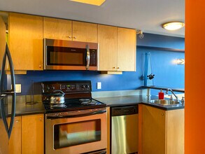 524 Yates St in Victoria, BC - Building Photo - Building Photo