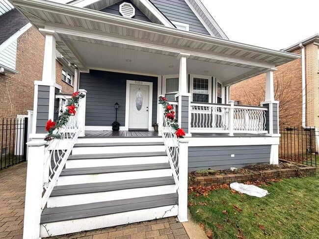 5351 W Foster Ave in Chicago, IL - Building Photo - Building Photo