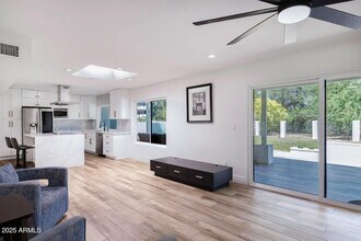 856 E Village Cir Dr S in Phoenix, AZ - Building Photo - Building Photo