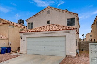 8021 Redskin Cir in Las Vegas, NV - Building Photo - Building Photo