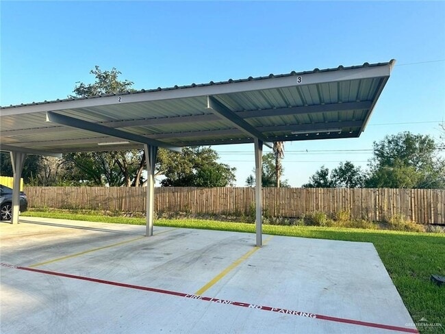 103 Yosemite Dr, Unit 3 in Mission, TX - Building Photo - Building Photo