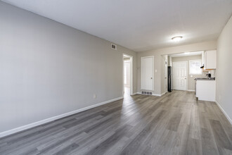 Grainge Hill Apartments in Memphis, TN - Building Photo - Interior Photo