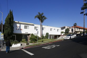 The sun dial palms in Los Angeles, CA - Foto de edificio - Building Photo