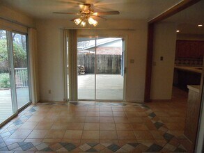 6854 Sacramento Dr in Redding, CA - Building Photo - Building Photo