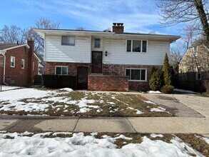 620 Nahma Ave in Clawson, MI - Building Photo - Building Photo