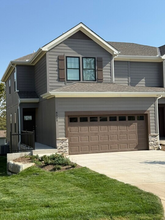 8531 Kickapoo St in De Soto, KS - Building Photo