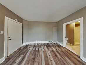 33 S 18th St in Harrisburg, PA - Building Photo - Building Photo