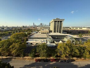 2605 S Indiana Ave, Unit 1005 in Chicago, IL - Building Photo - Building Photo