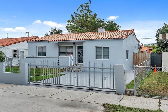 2246 SW 3rd St in Miami, FL - Building Photo - Building Photo