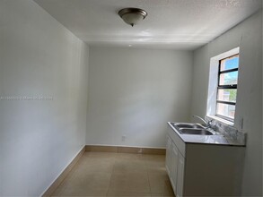 4826 Pembroke Rd, Unit 2 in Hollywood, FL - Building Photo - Building Photo