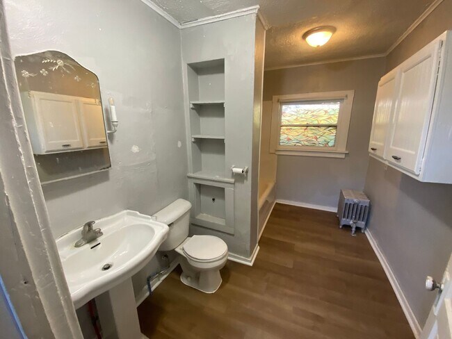 920 W Locust St in Davenport, IA - Building Photo - Building Photo