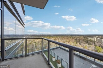 3630 Peachtree Rd in Atlanta, GA - Building Photo - Building Photo