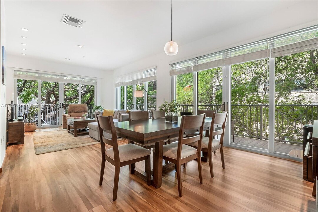 3333 Rice St in Miami, FL - Building Photo