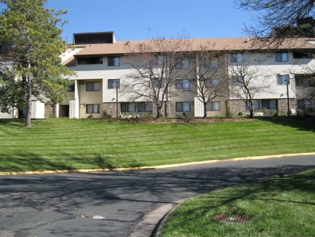 Briarhill Apartments in Eden Prairie, MN - Foto de edificio