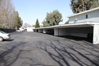 Pacific Garden Apartments in Mountain View, CA - Building Photo - Building Photo