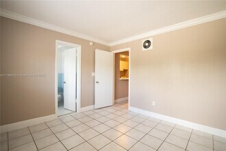 1014 Salzedo St in Coral Gables, FL - Building Photo - Building Photo