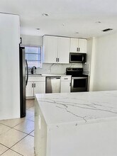 924 Johnson St in Hollywood, FL - Foto de edificio - Building Photo