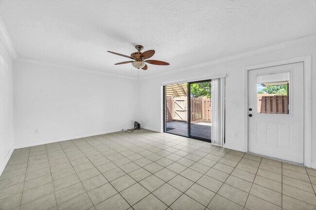 825 Center St in Jupiter, FL - Building Photo - Building Photo