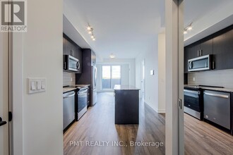 345-345 Wheat Boom Dr. in Oakville, ON - Building Photo - Building Photo