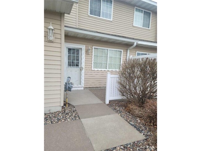 2502 Yellowstone Dr in Hastings, MN - Building Photo - Building Photo