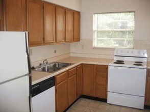 Parkwood Place Apartments in Hazelwood, MO - Building Photo - Interior Photo