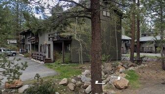 484 Manzanita Rd in Mammoth Lakes, CA - Building Photo