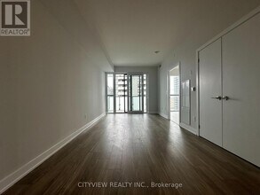 430-1430 Square One Dr in Mississauga, ON - Building Photo - Building Photo