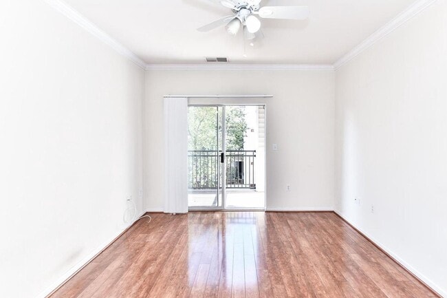 12913 Centre Park Cir, Unit 302 in Herndon, VA - Building Photo - Building Photo