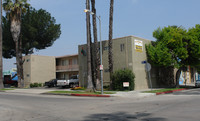 7101 Alabama Ave in Canoga Park, CA - Foto de edificio - Building Photo