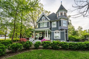 301 W High St in Anna, IL - Building Photo