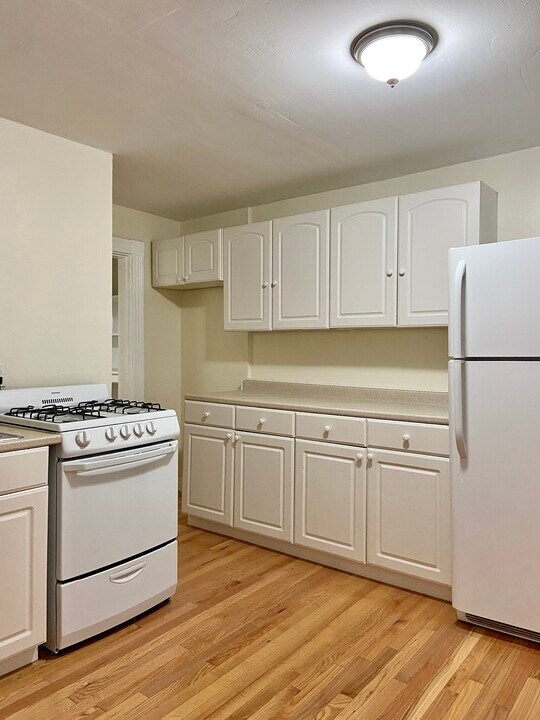 12 Eliot St, Unit 3 in Cambridge, MA - Building Photo