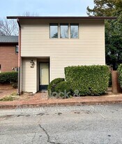 207 Forest View Ct in Winston-Salem, NC - Building Photo