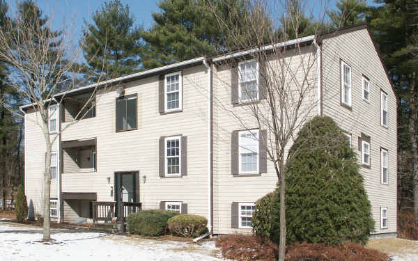 76 S Washington St in Norton, MA - Building Photo - Building Photo