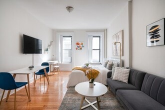 327 E 75th St in New York, NY - Building Photo - Building Photo